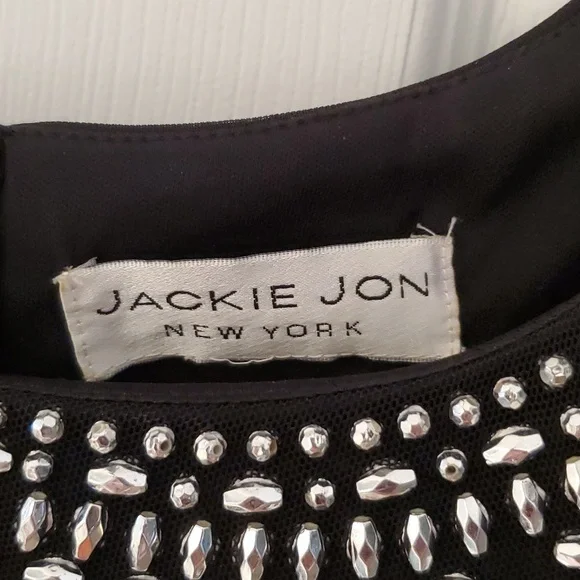 Beautiful Women's beaded and stunning looking long gown. - Picture 7 of 10